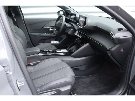 Peugeot 208 HYBRID 100PK GT PACK AUTOMAAT / NAVI / LEDER / CLIMA / PDC / 17" LMV / CAMERA / KEYLESS / PANO. D... ActivLease financial lease