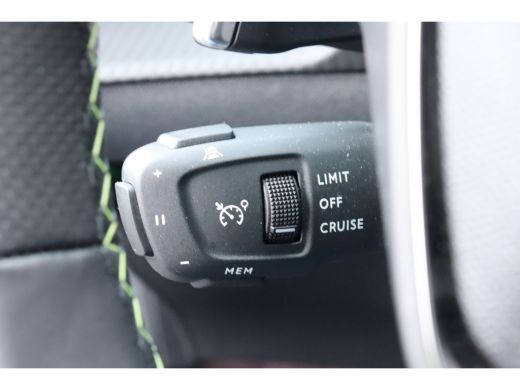 Peugeot 208 HYBRID 100PK GT PACK AUTOMAAT / NAVI / LEDER / CLIMA / PDC / 17" LMV / CAMERA / KEYLESS / PANO. D... ActivLease financial lease