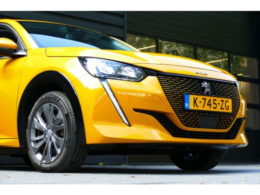 Peugeot e-208 EV 136PK 50KWH ALLURE AUTOMAAT / NAVI / LED / PDC / 3-FASE / WARMTEPOMP / 16"LMV / CAMERA / KEYLE... ActivLease financial lease