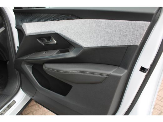 Peugeot e-3008 GT Avantage 73 kWh | Automaat | Leder | 360 Camera | Navigatie | Keyless ActivLease financial lease