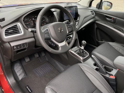 Suzuki S-Cross 1.4 Boosterjet Style Smart Hybrid Actie 2500,-€ SUV Voordeel !!! | Nieuw | 360 cam | Adaptieve Cr... ActivLease financial lease