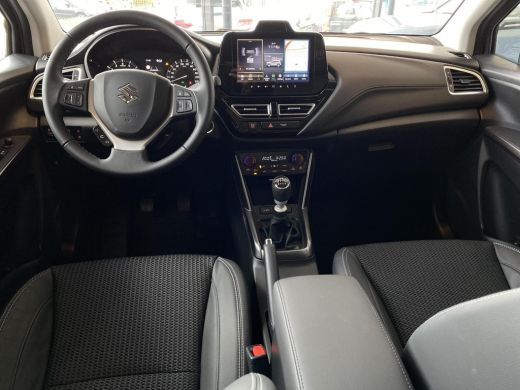 Suzuki S-Cross 1.4 Boosterjet Style Smart Hybrid Actie 2500,-€ SUV Voordeel !!! | Nieuw | 360 cam | Adaptieve Cr... ActivLease financial lease