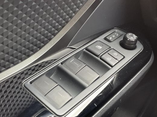 Toyota C-HR 2.0 Hybrid Dynamic **NAVIGATIE/ APPLE CARPLAY/ 36 MAANDEN GARANTIE** ActivLease financial lease