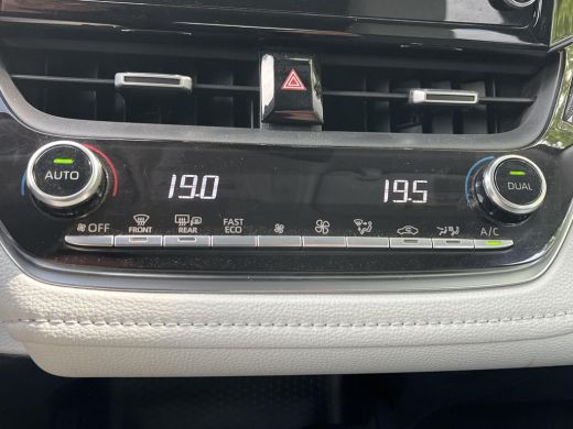 Toyota Corolla 1.8 Hybrid Executive Bi-Tone Toyota Corolla 1.8 Hybrid Executive | Navigatie | Carplay | Stoelver... ActivLease financial lease