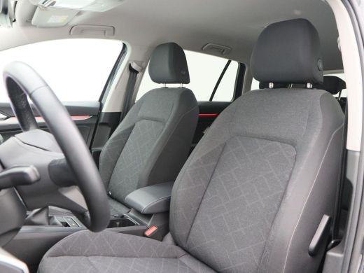 Volkswagen GOLF Variant 1.0 TSi 110 Pk Life | Navigatie | Adaptive Cruise | 17 Inch | Privacy Glass | Climate Controle | ... ActivLease financial lease