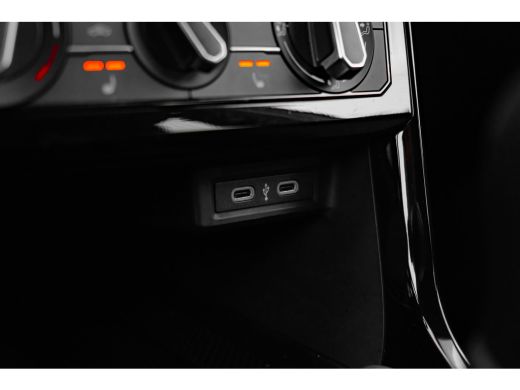 Volkswagen T-Cross 1.0 TSI Life Edition | Achteruitrijcamera | Achteruitrijcamera | Airco ActivLease financial lease