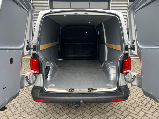 Volkswagen Transporter 2.0 TDI 110 pk L2H1 Comfortline | Trekhaak | Navigatie | Cruise control | ActivLease financial lease