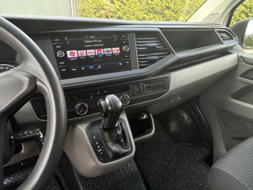 Volkswagen Transporter 2.0 TDI 150 PK AUTOMAAT 6.1 / L2H1 / DUBBEL CABINE / AIRCO / CRUISE / NAVI / TREKHAAK ActivLease financial lease