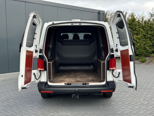 Volkswagen Transporter 2.0 TDI 150 PK AUTOMAAT 6.1 / L2H1 / DUBBEL CABINE / AIRCO / CRUISE / NAVI / TREKHAAK ActivLease financial lease