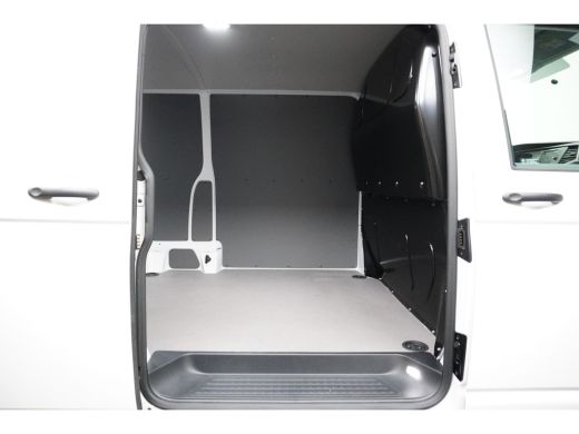 Volkswagen Transporter 2.0 TDI L2H1 150 pk | Standkachel | Trekhaak | Apple Car Play | ActivLease financial lease