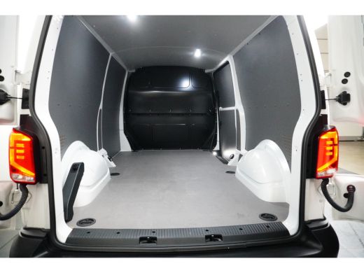 Volkswagen Transporter 2.0 TDI L2H1 150 pk | Standkachel | Trekhaak | Apple Car Play | ActivLease financial lease