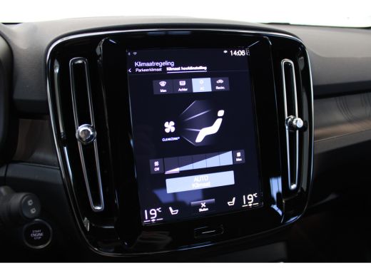 Volvo  XC40 T5 Plug-in hybrid Plus Dark | Trekhaak | Stoelverw. | Power Seats | HK Audio ActivLease financial lease