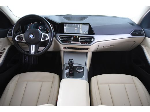 BMW 3 Serie 318i Luxury *1ste Eigenaar*Leer*Navigatie*Stoelverwarming*Parkassist* ActivLease financial lease