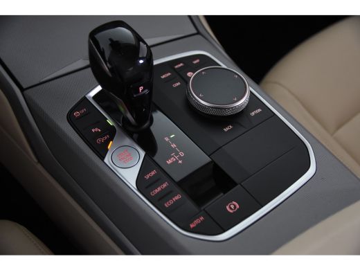 BMW 3 Serie 318i Luxury *1ste Eigenaar*Leer*Navigatie*Stoelverwarming*Parkassist* ActivLease financial lease