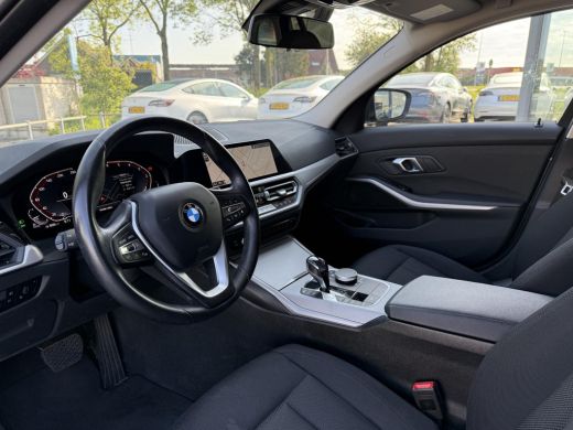 BMW 3 Serie Touring 318d Business Edition | Navi | ECC | Trekhaak | ActivLease financial lease