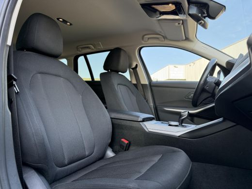 BMW 3 Serie Touring 318d Business Edition | Navi | ECC | Trekhaak | ActivLease financial lease