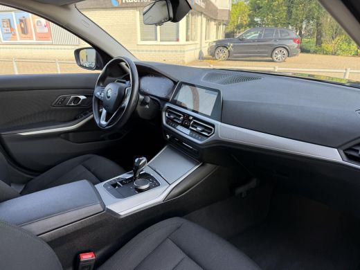 BMW 3 Serie Touring 318d Business Edition | Navi | ECC | Trekhaak | ActivLease financial lease