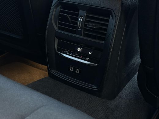 BMW 3 Serie Touring 318d Business Edition | Navi | ECC | Trekhaak | ActivLease financial lease