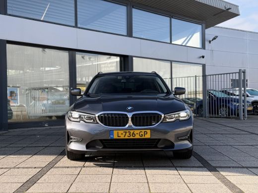 BMW 3 Serie Touring 318d Business Edition | Navi | ECC | Trekhaak | ActivLease financial lease