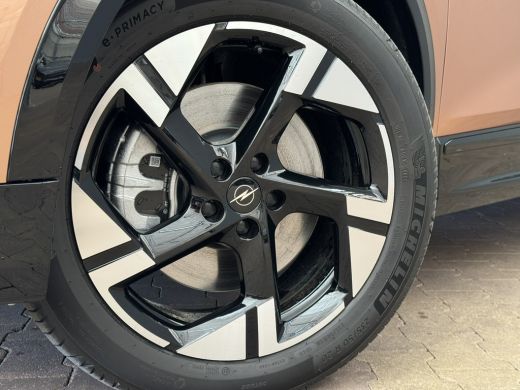 Opel Grandland GS 73 kWh | Focal | Pano | 20 '' LMV | Stoel- + Stuurverwarming | Audio installatie premium | Ele... ActivLease financial lease