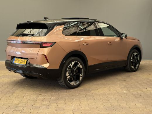 Opel Grandland GS 73 kWh | Focal | Pano | 20 '' LMV | Stoel- + Stuurverwarming | Audio installatie premium | Ele... ActivLease financial lease