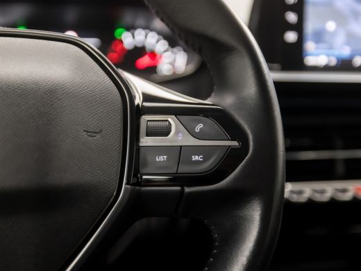Peugeot 208 1.2 PureTech Sport (APPLE CARPLAY, GROOT NAVI, PARKEERSENSOREN, SPORTSTOELEN, LANE ASSIST, CRUISE... ActivLease financial lease