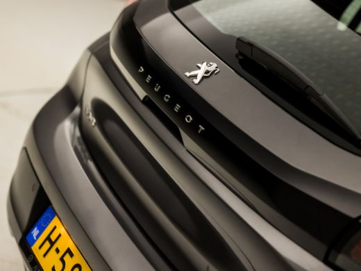 Peugeot 208 1.2 PureTech Sport (APPLE CARPLAY, GROOT NAVI, PARKEERSENSOREN, SPORTSTOELEN, LANE ASSIST, CRUISE... ActivLease financial lease