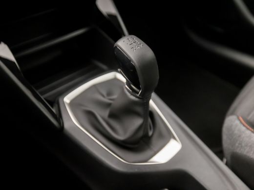 Peugeot 208 1.2 PureTech Sport (APPLE CARPLAY, GROOT NAVI, PARKEERSENSOREN, SPORTSTOELEN, LANE ASSIST, NIEUWE... ActivLease financial lease