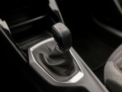 Peugeot 208 1.2 PureTech Sport (APPLE CARPLAY, GROOT NAVI, PARKEERSENSOREN, SPORTSTOELEN, LM VELGEN, LANE ASS... ActivLease financial lease