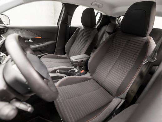 Peugeot 208 1.2 PureTech Sport (APPLE CARPLAY, GROOT NAVI, PARKEERSENSOREN, SPORTSTOELEN, LM VELGEN, LANE ASS... ActivLease financial lease