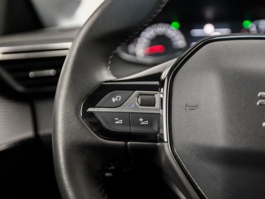 Peugeot 208 1.2 PureTech Sport (APPLE CARPLAY, GROOT NAVI, PARKEERSENSOREN, SPORTSTOELEN, LM VELGEN, LANE ASS... ActivLease financial lease