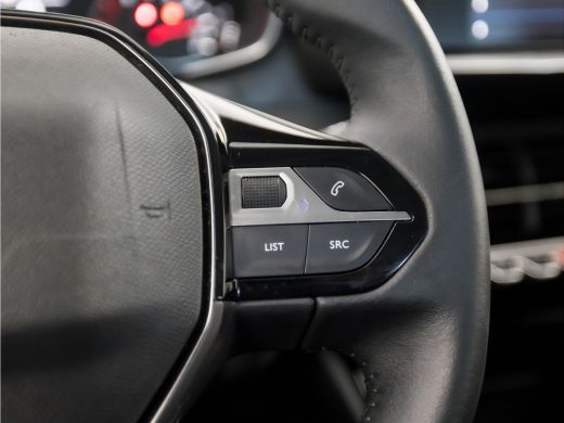 Peugeot 208 1.2 PureTech Sport (APPLE CARPLAY, GROOT NAVI, PARKEERSENSOREN, SPORTSTOELEN, LM VELGEN, LANE ASS... ActivLease financial lease