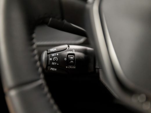 Peugeot 208 1.2 PureTech Sport (APPLE CARPLAY, GROOT NAVI, SPORTSTOELEN, DAB+, CRUISE, LANE ASSIST, NIEUWSTAAT) ActivLease financial lease