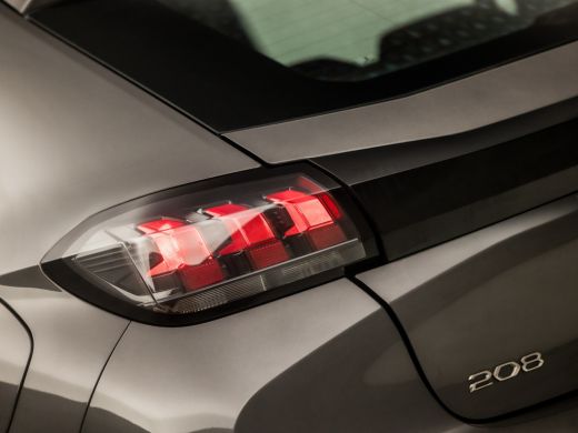 Peugeot 208 1.2 PureTech Sport (APPLE CARPLAY, GROOT NAVI, SPORTSTOELEN, DAB+, CRUISE, LANE ASSIST, NIEUWSTAAT) ActivLease financial lease