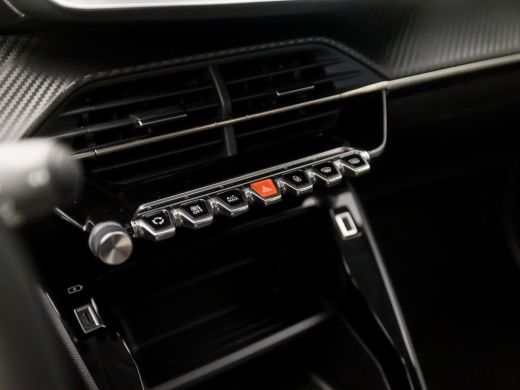 Peugeot 208 1.2 PureTech Sport (APPLE CARPLAY, GROOT NAVI, SPORTSTOELEN, DAB+, CRUISE, LANE ASSIST, NIEUWSTAAT) ActivLease financial lease
