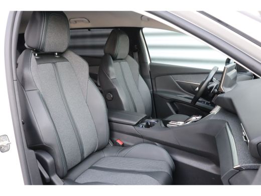 Peugeot 5008 1.2 PURETECH 130PK 7-ZITS ALLURE PACK AUTOMAAT / NAVI / CLIMA / PDC / 18" LMV / CAMERA / KEYLESS ... ActivLease financial lease