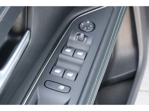 Peugeot 5008 1.2 PURETECH 130PK 7-ZITS ALLURE PACK AUTOMAAT / NAVI / CLIMA / PDC / 18" LMV / CAMERA / KEYLESS ... ActivLease financial lease