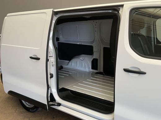 Peugeot e-Expert EV L3 75 kWh | 75KwH | Techno Nav Pakket | Verwarmbare voorstoelen | Grop Control | Comfortwand | ActivLease financial lease