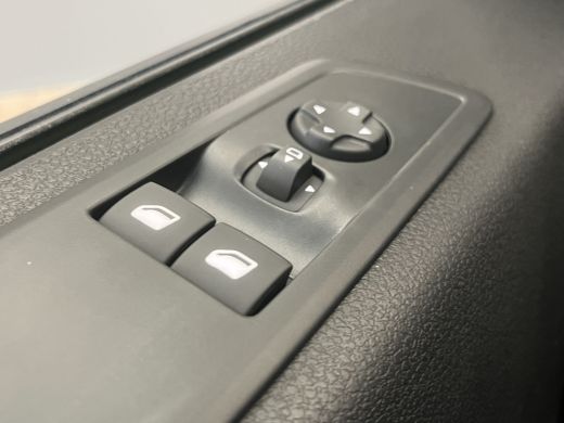 Peugeot e-Expert EV L3 75 kWh | 75KwH | Techno Nav Pakket | Verwarmbare voorstoelen | Grop Control | Comfortwand | ActivLease financial lease