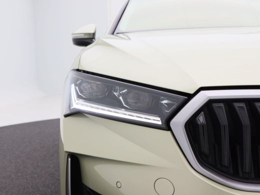 Skoda Superb Combi First Edition 1.5 TSi 150 Pk Automaat | Full LED | Panoramadak | Leder | 19 Inch | 360 Came... ActivLease financial lease