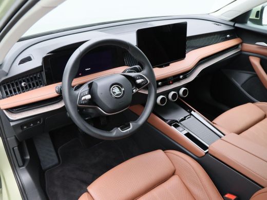 Skoda Superb Combi First Edition 1.5 TSi 150 Pk Automaat | Full LED | Panoramadak | Leder | 19 Inch | 360 Came... ActivLease financial lease