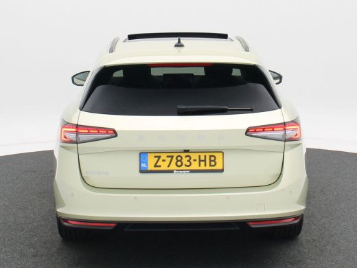 Skoda Superb Combi First Edition 1.5 TSi 150 Pk Automaat | Full LED | Panoramadak | Leder | 19 Inch | 360 Came... ActivLease financial lease