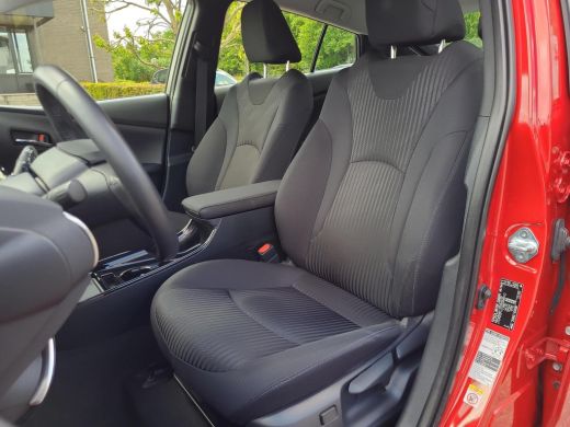 Toyota Prius 1.8 Dynamic | Apple CarPlay | Trekhaak | Navigatie | Rijklaarprijs incl. garantie | ActivLease financial lease