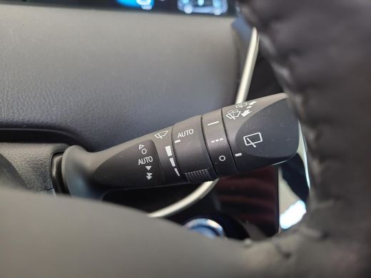 Toyota Prius 1.8 Dynamic | Apple CarPlay | Trekhaak | Navigatie | Rijklaarprijs incl. garantie | ActivLease financial lease