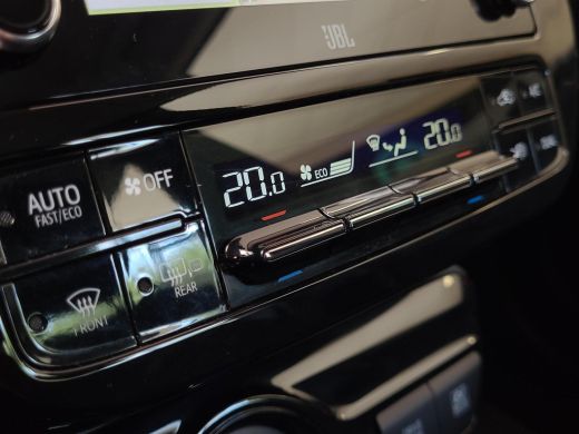 Toyota Prius 1.8 Dynamic | Apple CarPlay | Trekhaak | Navigatie | Rijklaarprijs incl. garantie | ActivLease financial lease