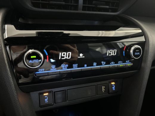 Toyota Yaris Cross 1.5 Hybrid Adventure Bi-tone ActivLease financial lease