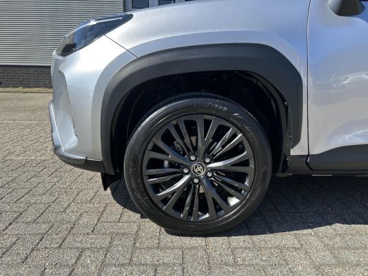 Toyota Yaris Cross 1.5 Hybrid Adventure Bi-tone ActivLease financial lease