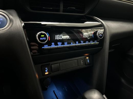 Toyota Yaris Cross 1.5 Hybrid Adventure Bi-tone ActivLease financial lease