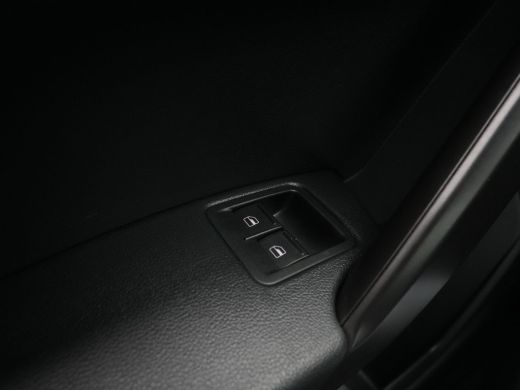 Volkswagen Caddy 2.0 TDI L1H1 BMT C-Edition Navigatie PDC 17"lm velgen LED Carplay ACC ActivLease financial lease