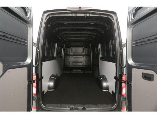 Volkswagen Crafter 2.0 TDI DSG HIGHLINE EXCLUSIVE L3H3 | FACELIFT MODEL | BPM VRIJ | NIEUW 3000KG TREKHAAK VIRTUAL A... ActivLease financial lease